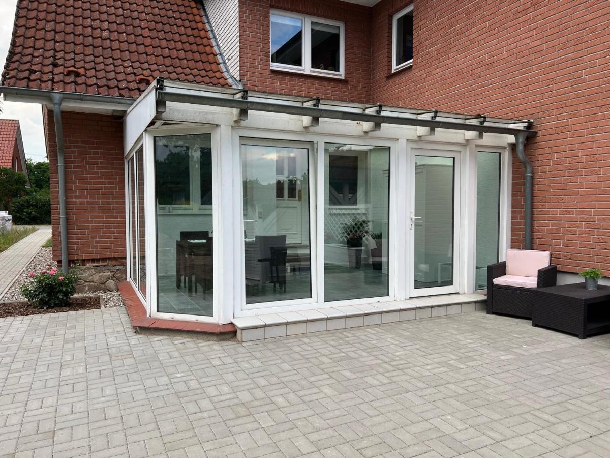 Familienfreundliche Ferienwohnung Mit Wintergarten Badow ภายนอก รูปภาพ